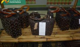 ../images/gallery/souvenir/hanmade-bag-from-coconut.jpg