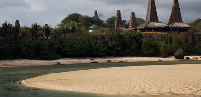 enjoy-the-life-of-sumba-ratenggaro