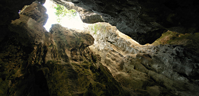 labuan-bajo-Batu-Cermin-Cave