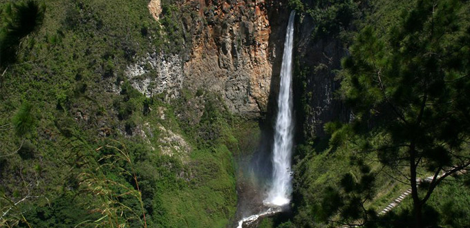 north-sumatra-(sipisopiso-waterfall)