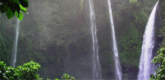 manado-tour-(tinoor-waterfall)