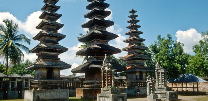 pura-meru-lombok