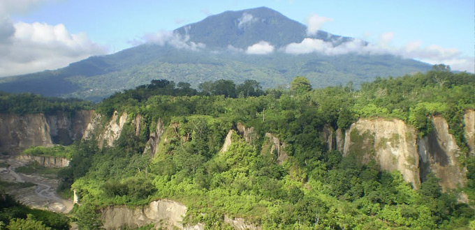 Grand-Sianok-Canyon-Minangkabau-Sumbar