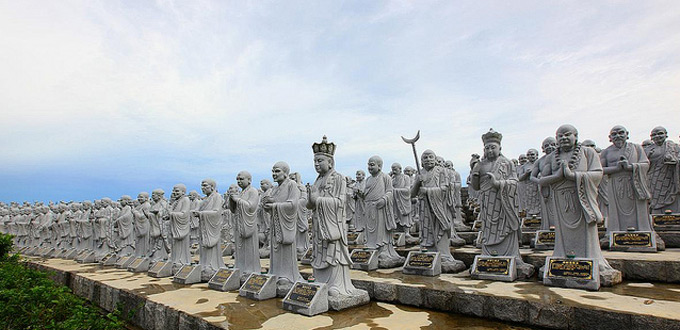 louhan-temple-riau-island