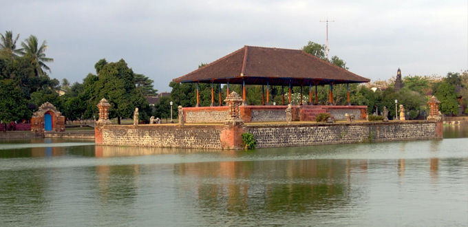 Mayura_Water_Palace-lombok