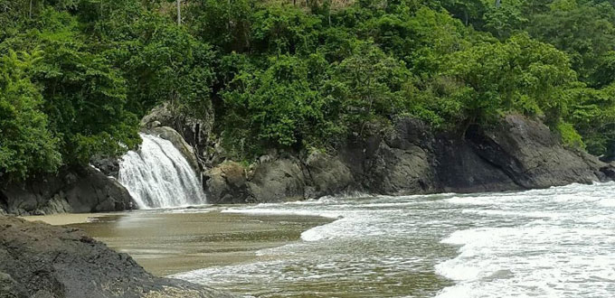 Banyu-Anjlok-waterfall-Malang-East-Java
